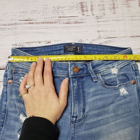Abercrombie & Fitch Harper Low rise ankle Jeans - Size 26 / 2 distressed - Picture 10 of 11